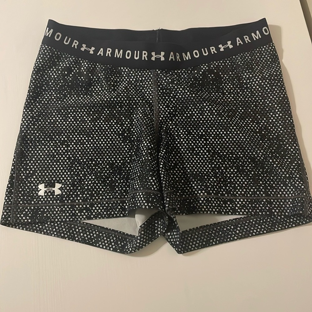 Large Under Armour compression shorts